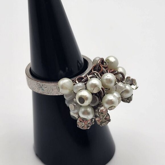 Guess Faux Pearl & Rhinestone Cluster Ring (7) - Picture 3 of 7